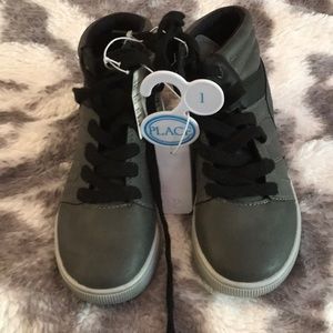 Boy’s boot/sneaker size 1